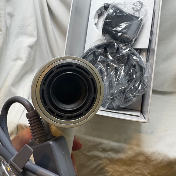 Ionic Blow Dryer High Speed Brushless Motor Diffusser and Nozzle 5 Temps 2 Speed - Picture 8 of 9